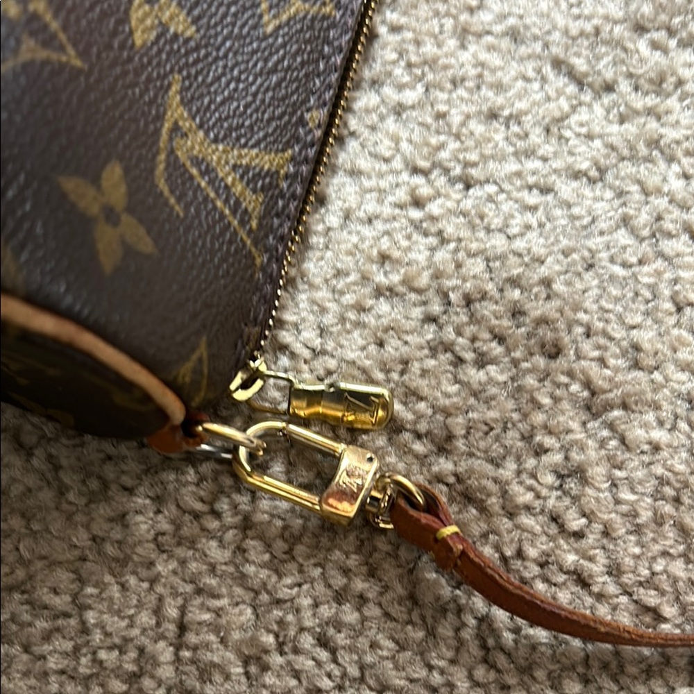 Louis Vuitton Mini Pochette - Picture 4 of 7
